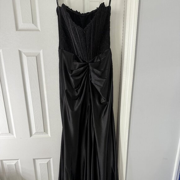Sherri Hill Black Lace Corset Gown | Size 16 | Strapless | Formal Evening Dress - Picture 3 of 6